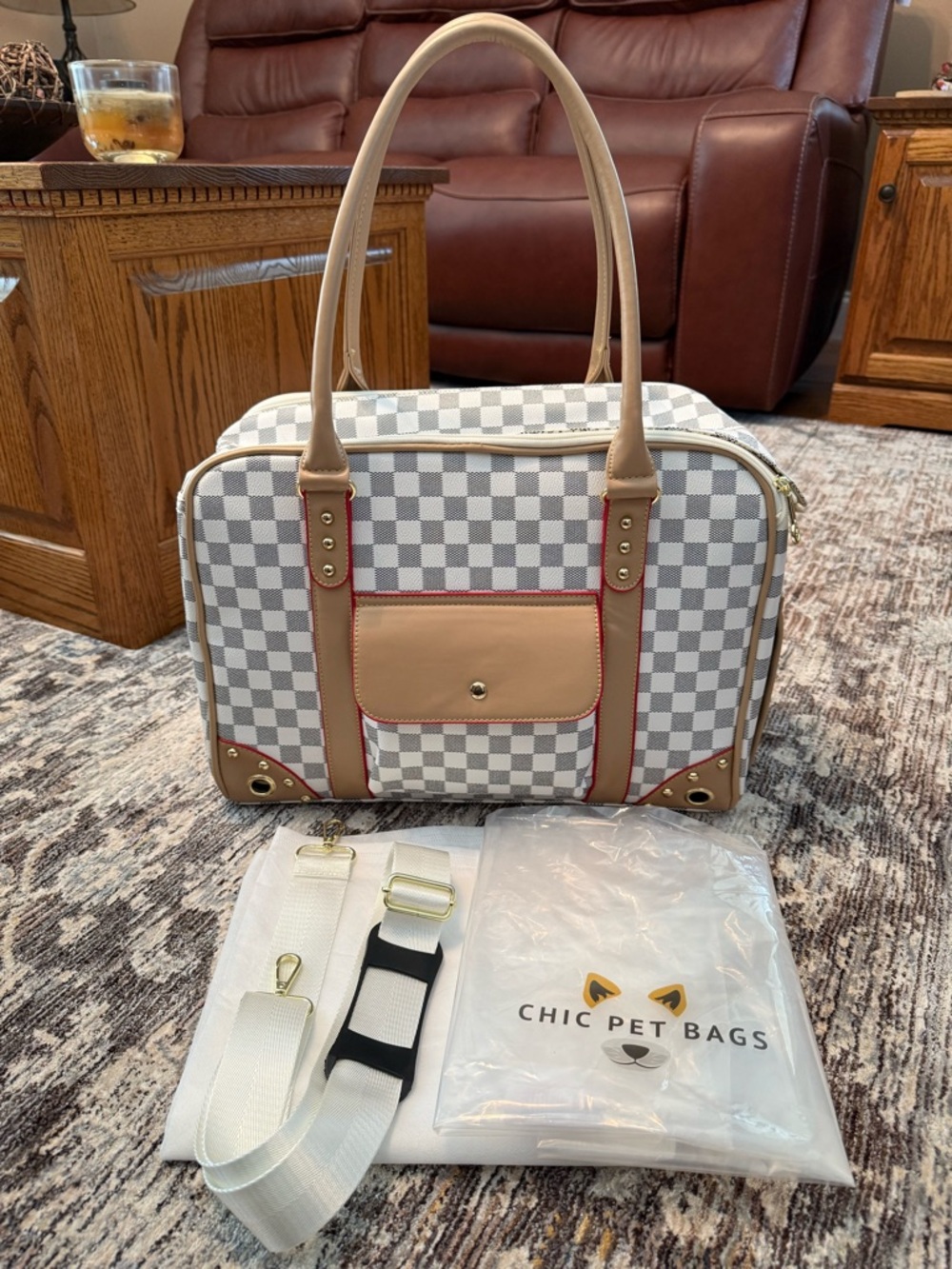 NEW! Chic Pet Bags - Hollywood Small Dog/Cat Pet Ventilated Travel Carrier Bag